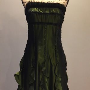 Badgley Mischka formal dress size 6 green